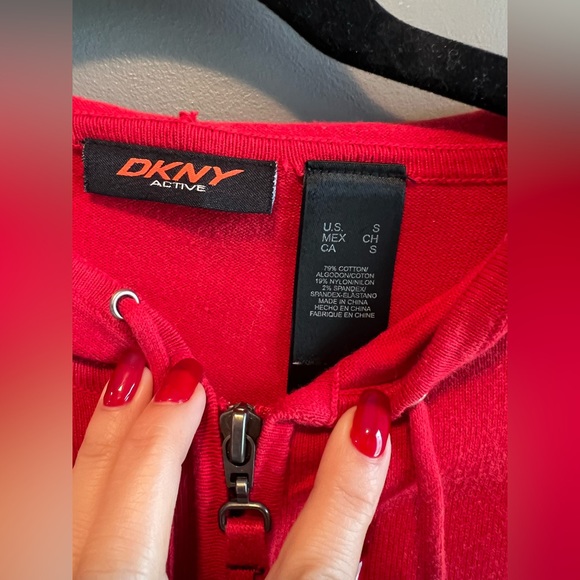 DKNY jeans red hoodie size S and black lace camisole size XS - Picture 2 of 9